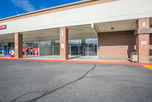 Hillcrest Shopping Center: 5100-5350 Overland Road, Boise, ID 83705
